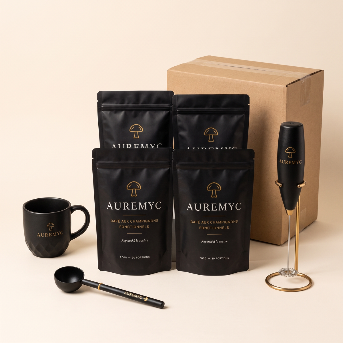 Quatre sachets de café Auremyc avec la tasse, la cuillère doseuse et le mousseur à lait offerts